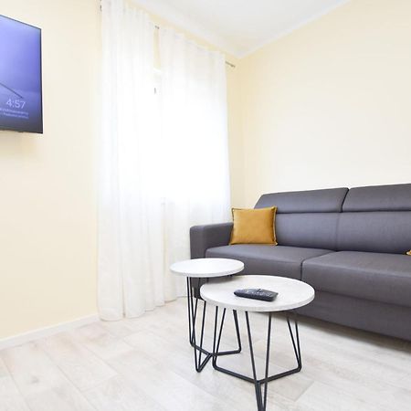 Apartment Ruzica Примоштен Екстер'єр фото