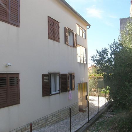 Apartment Ruzica Примоштен Екстер'єр фото