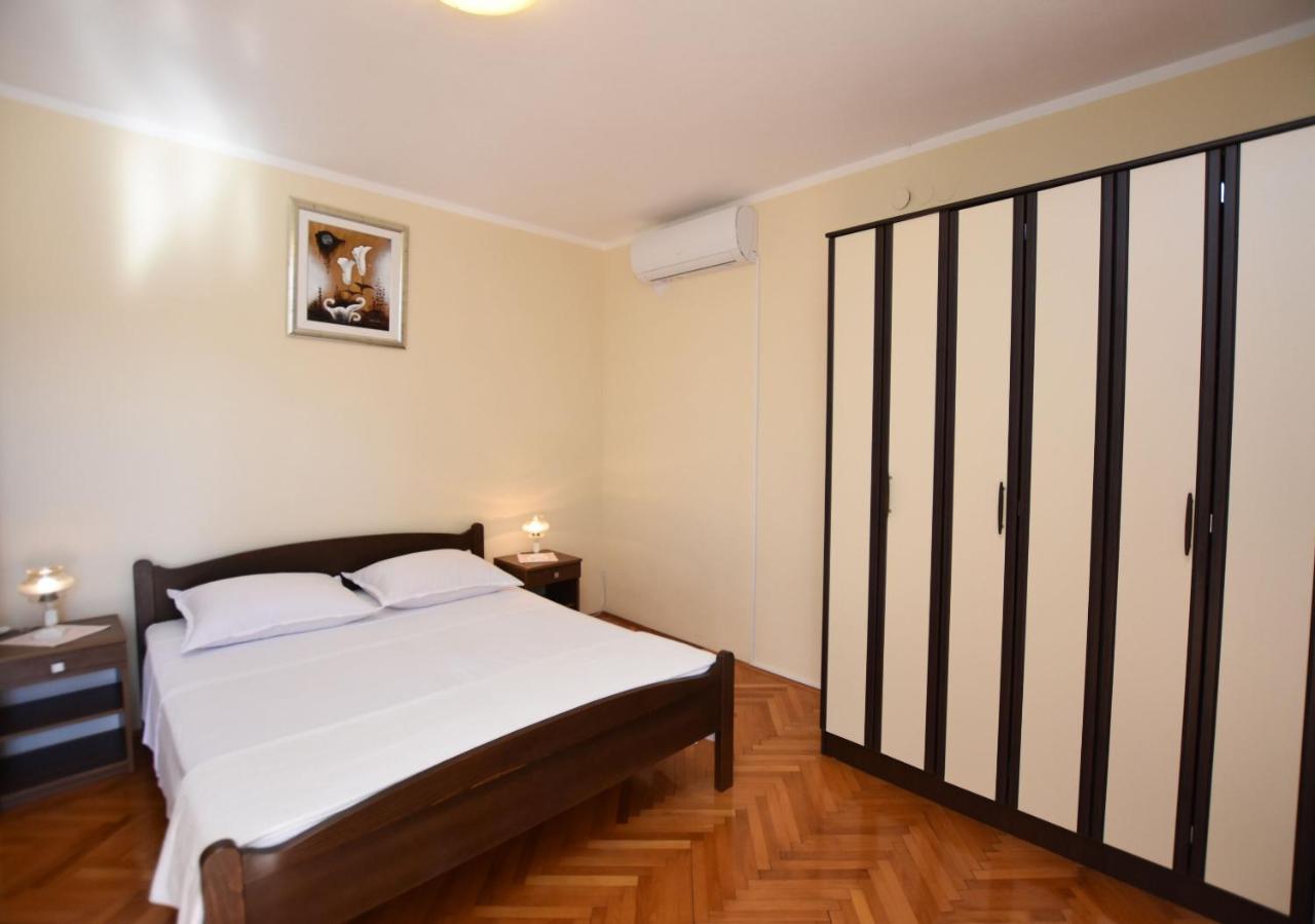 Apartment Ruzica Примоштен Екстер'єр фото