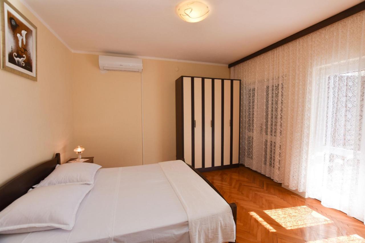 Apartment Ruzica Примоштен Екстер'єр фото