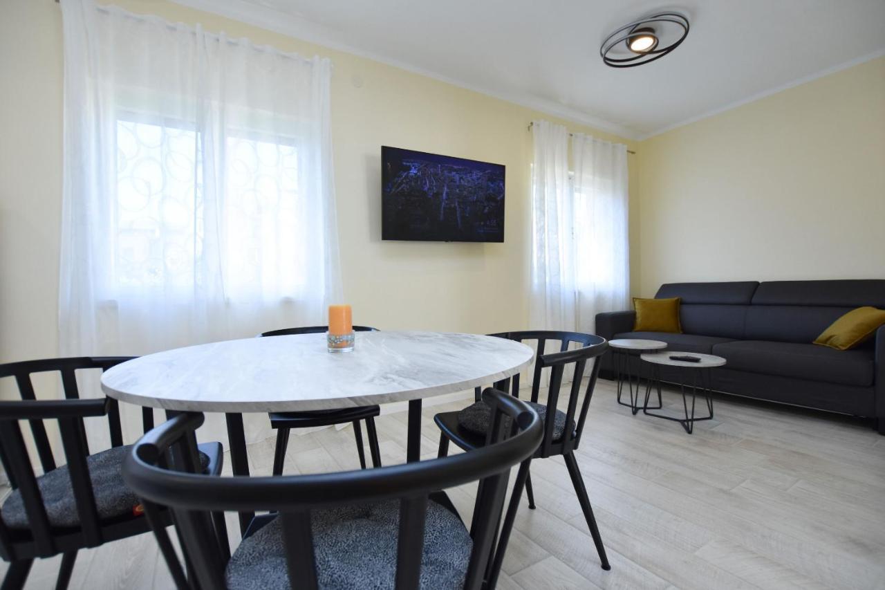Apartment Ruzica Примоштен Екстер'єр фото
