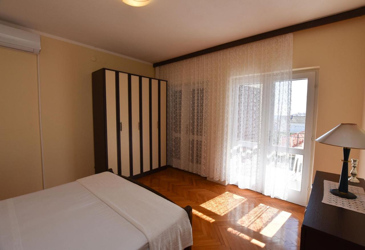 Apartment Ruzica Примоштен Екстер'єр фото