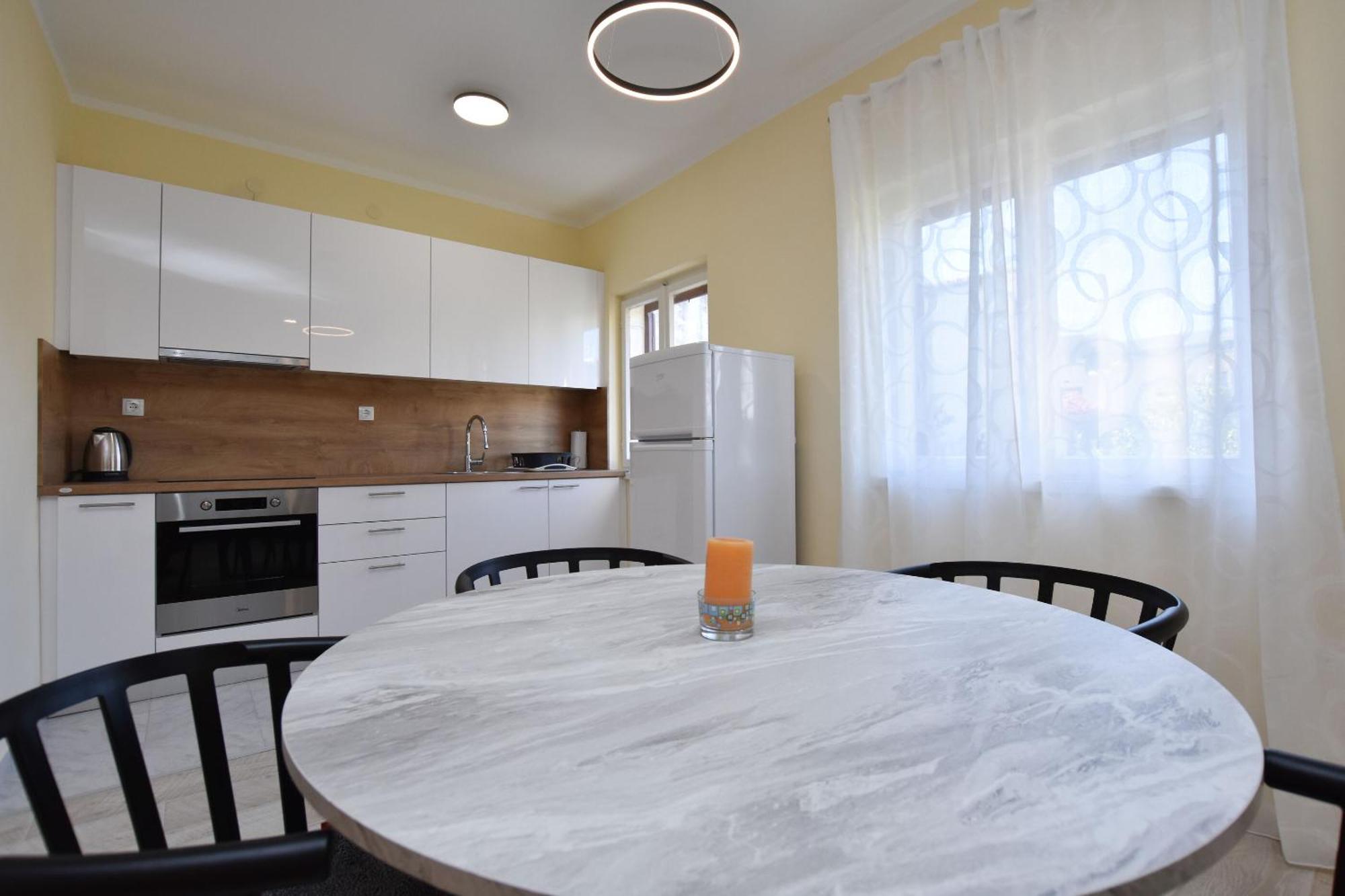 Apartment Ruzica Примоштен Екстер'єр фото